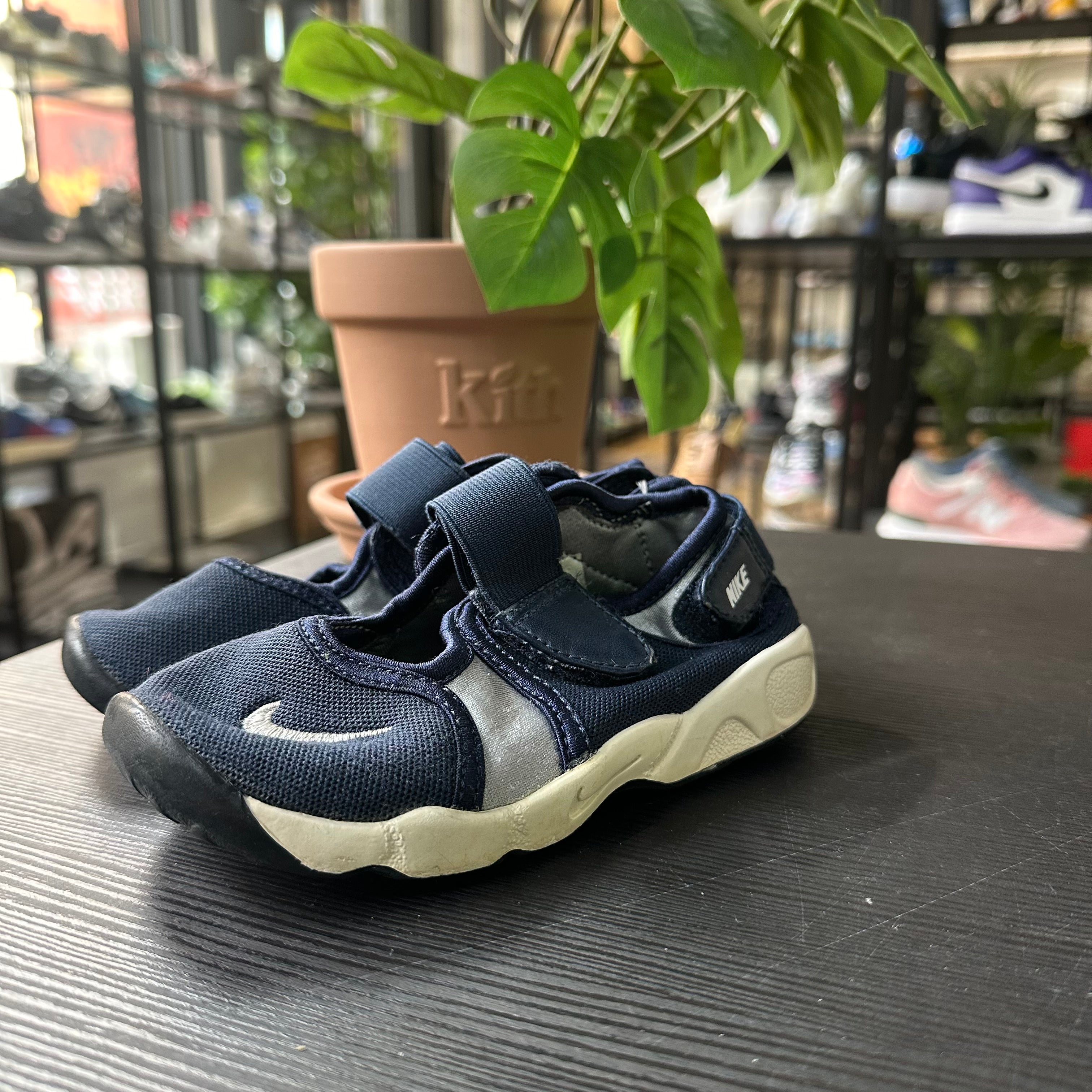 nike air rift navy