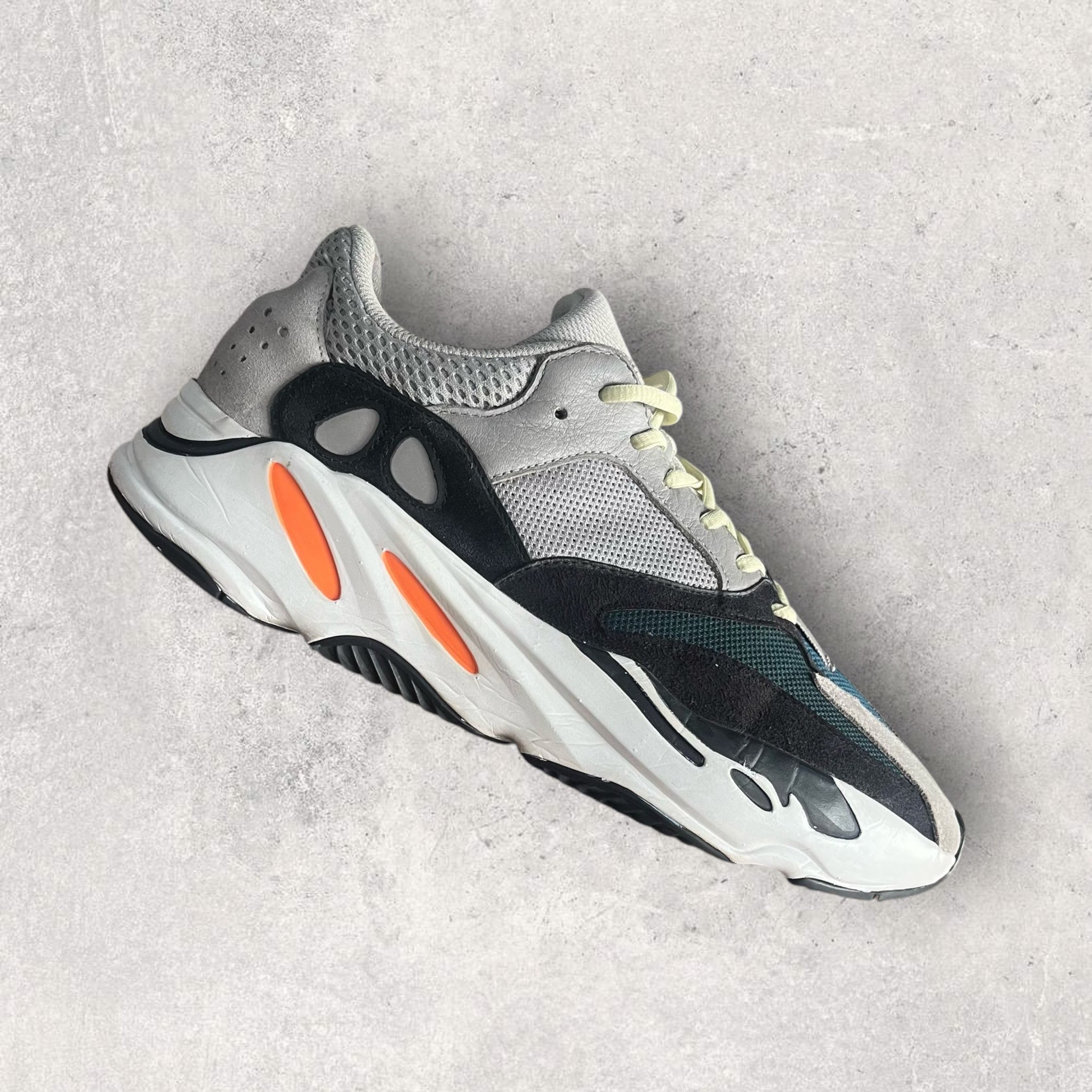 Sneakers Yeezy Wave Runner 700 Solid Grey B75571 Yeezy Wave Runner