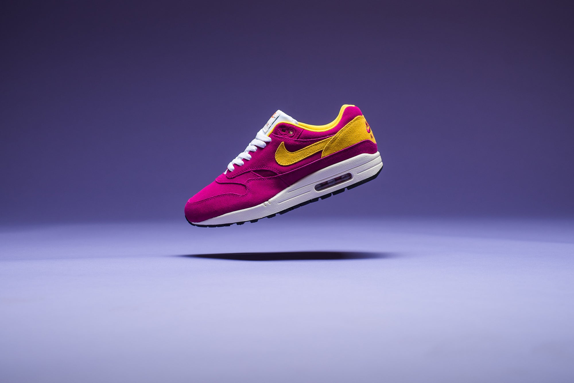 Air Max 1 premuim suede "Dynamic Berry" drops