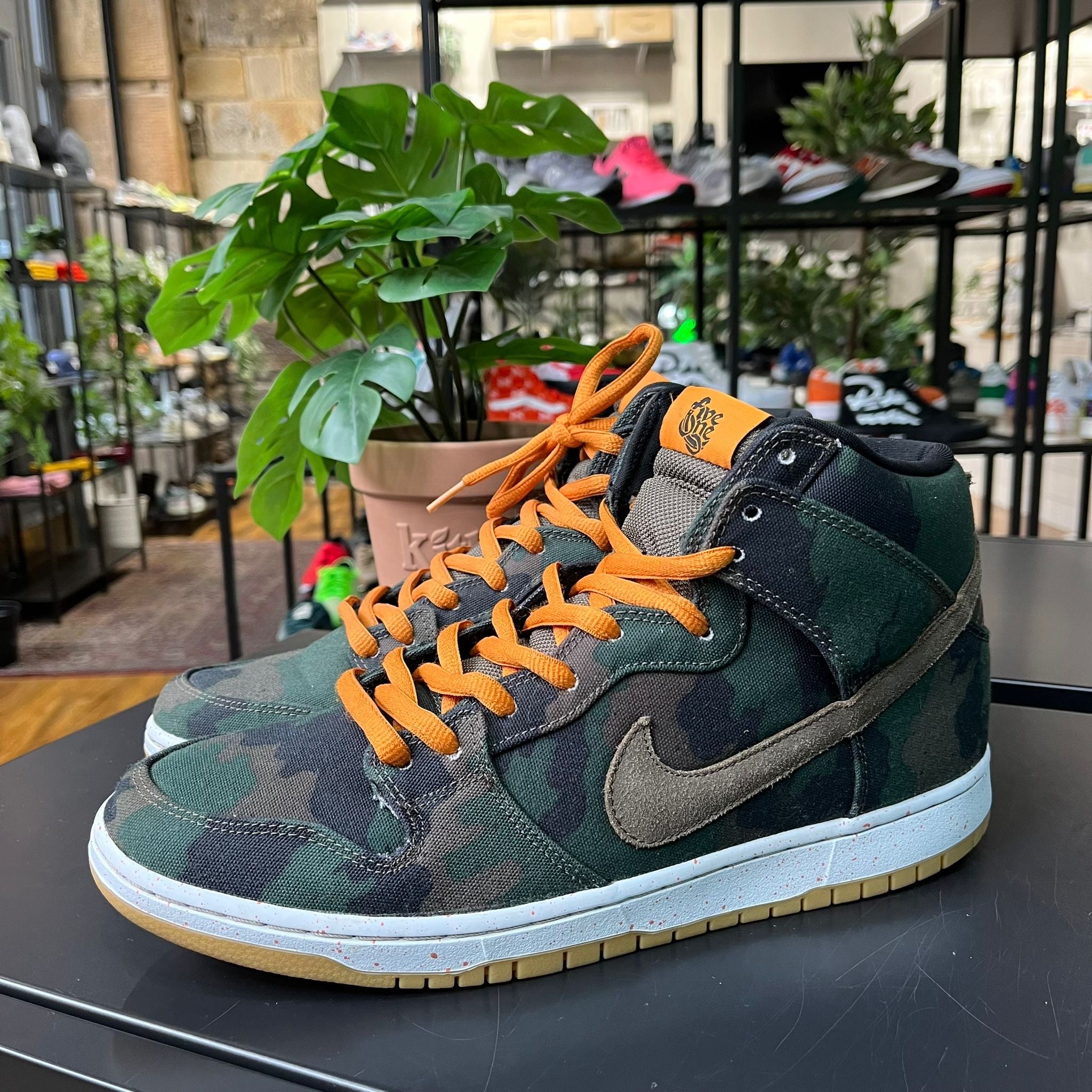 REC0487 - NIKE DUNK SB HI FIVEONEO CAMO UK 11