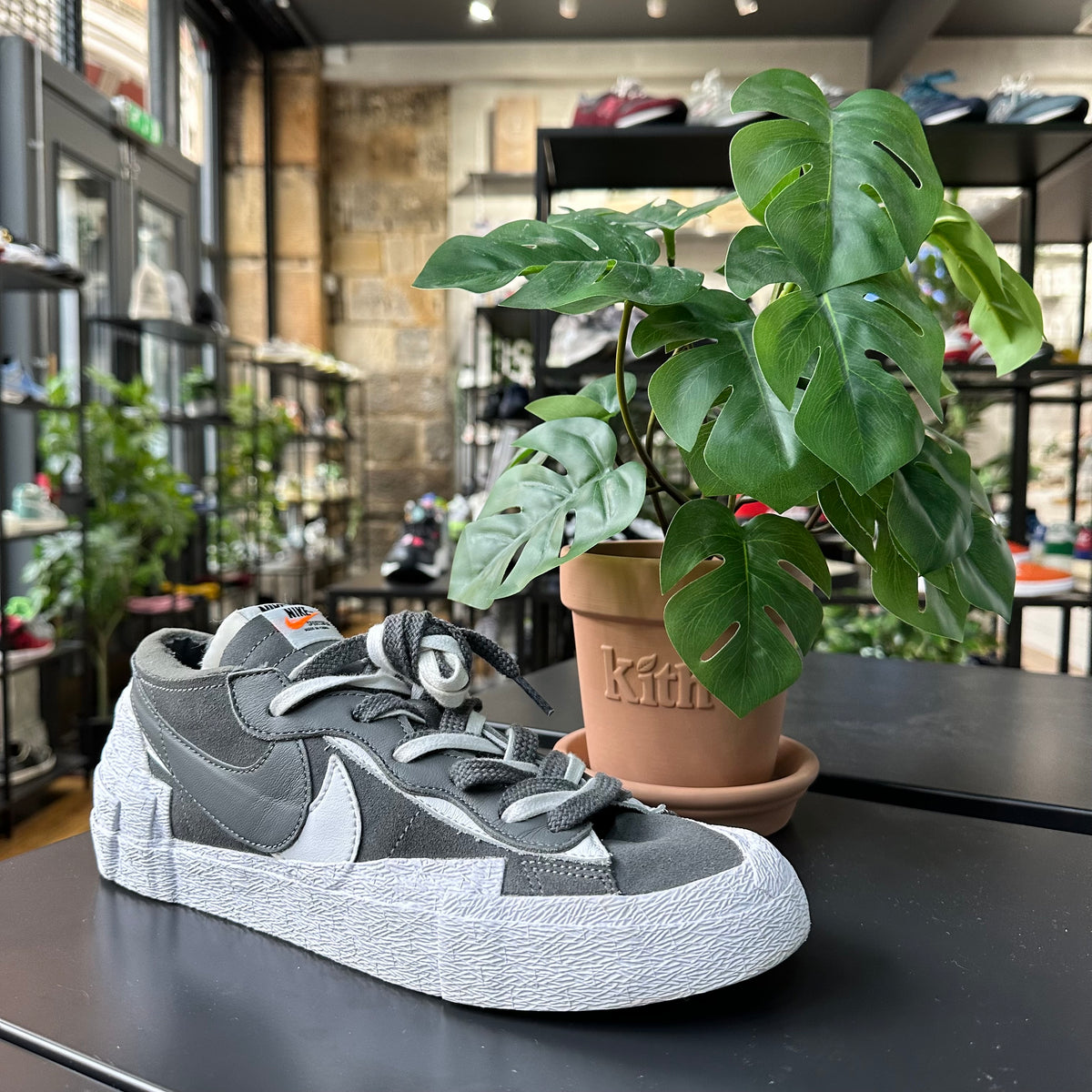 REC0872 - NIKE SACAI BLAZER LOW IRON GREY UK 8
