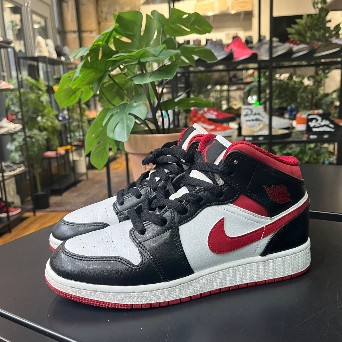 REC1057 - JORDAN 1 MID GYM RED UK 6