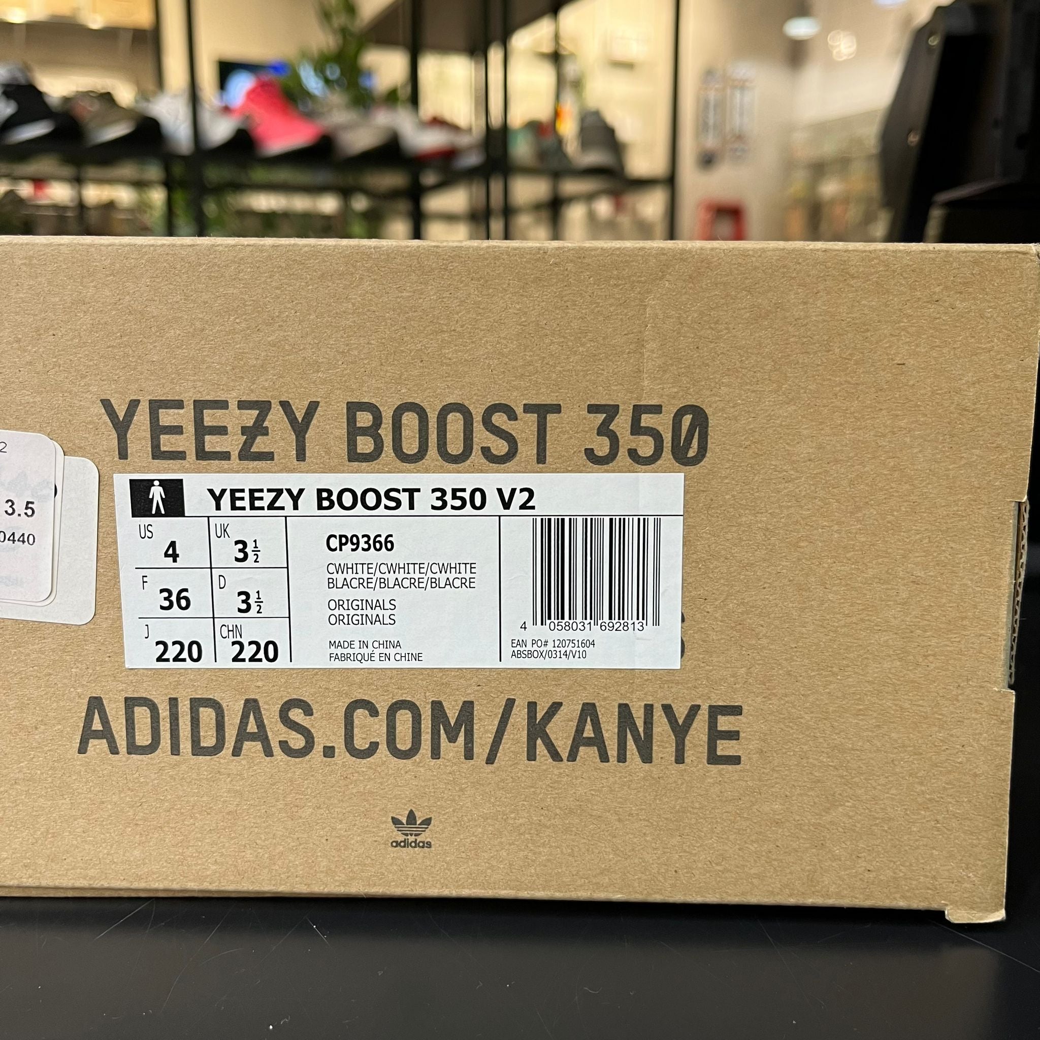 REC0440 YEEZY BOOST 350 V2 CREAM UK 3.5 Sneakers ER