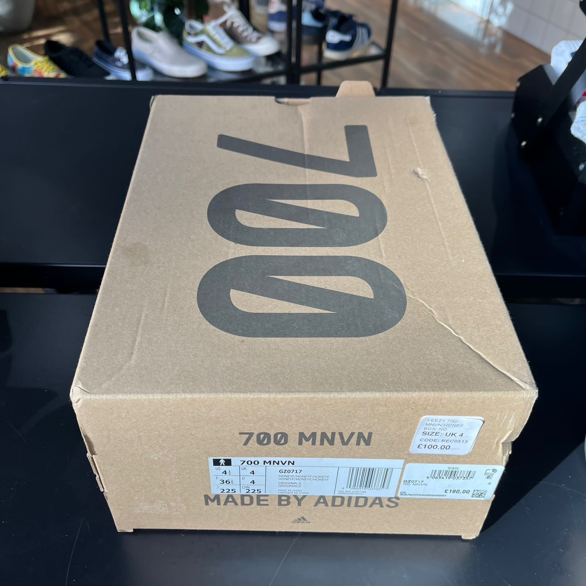 Yeezy hotsell uk 4