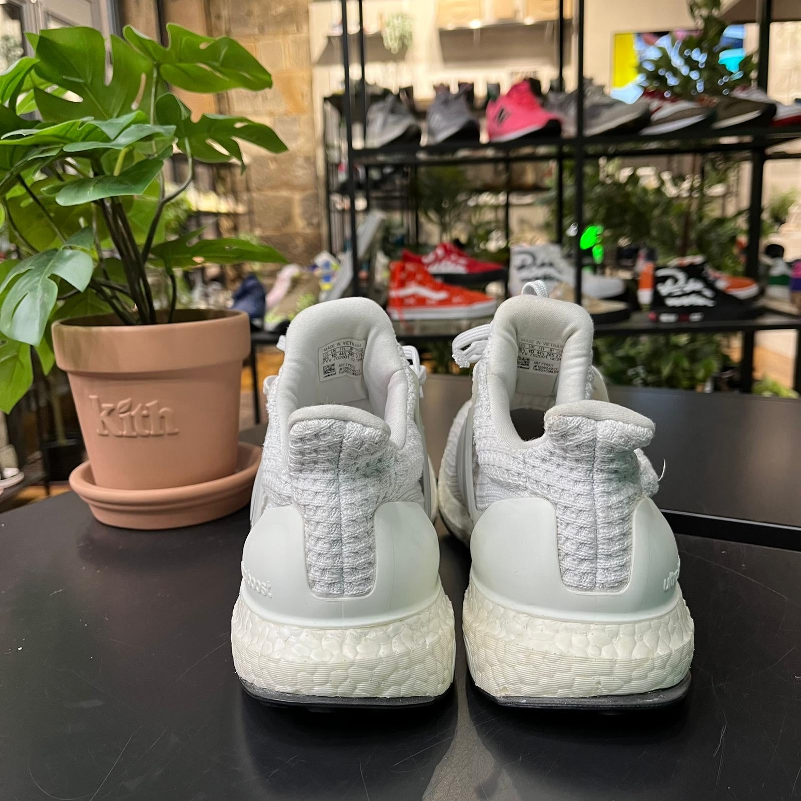 REC0465 ADIDAS ULTRABOOST TRIPLE WHITE UK 10 Sneakers ER