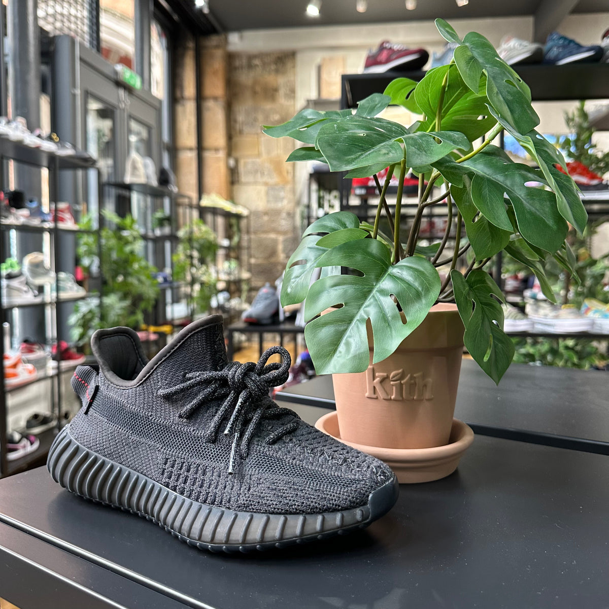 REC0399 - YEEZY 350  V2 BLACK NON REFLECTIVE UK 3.5