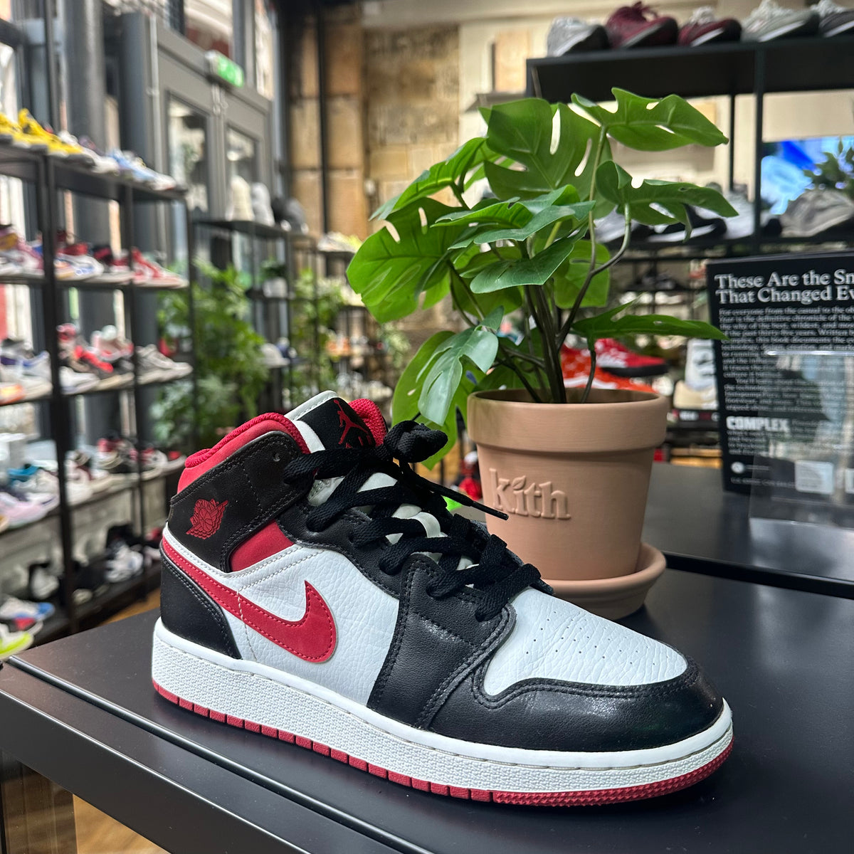 REC1057 - JORDAN 1 MID GYM RED UK 6