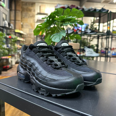 Air max 95 gs triple black hotsell