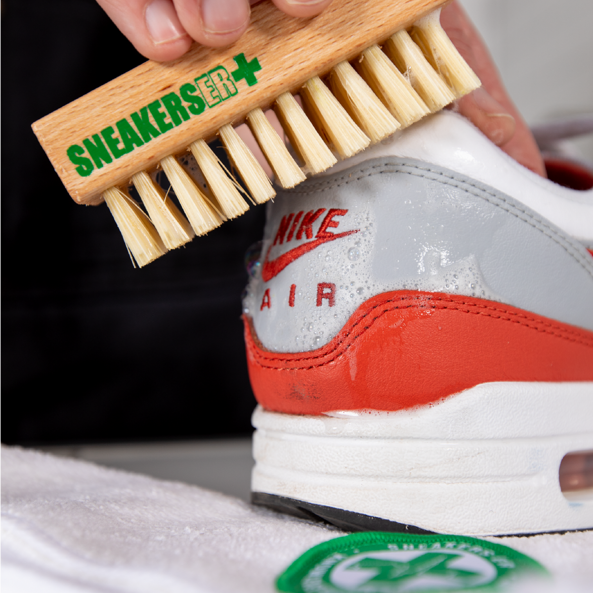 SNEAKERS ER PREMIUM CLEANER &amp; PROTECTER DUO with FREE 5 Pack Wipes
