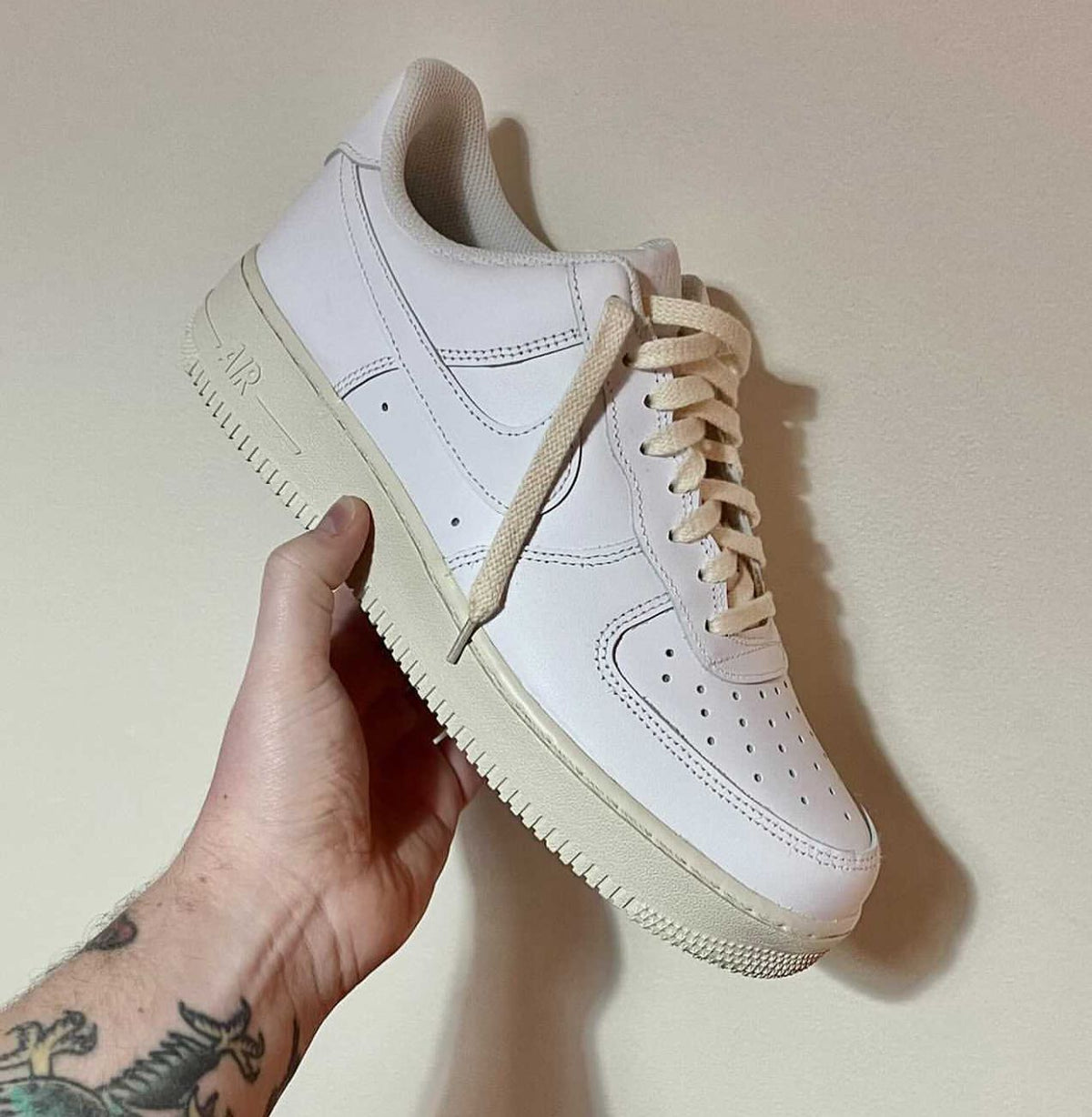 SNEAKERS MIDSOLE PAINT SERVICE &lt;br&gt; WITH RETURN SHIPPING &lt;br&gt; PRICE - £80