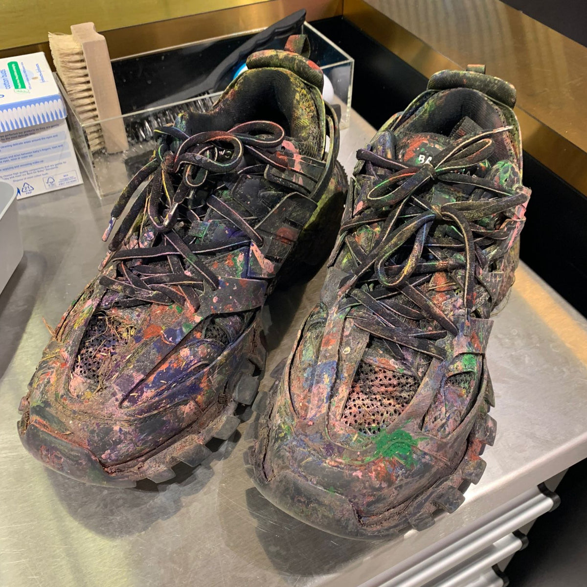LUXURY SNEAKERS CLEANING SERVICE &lt;br&gt; WITH RETURN SHIPPING &lt;br&gt; PRICE - £55