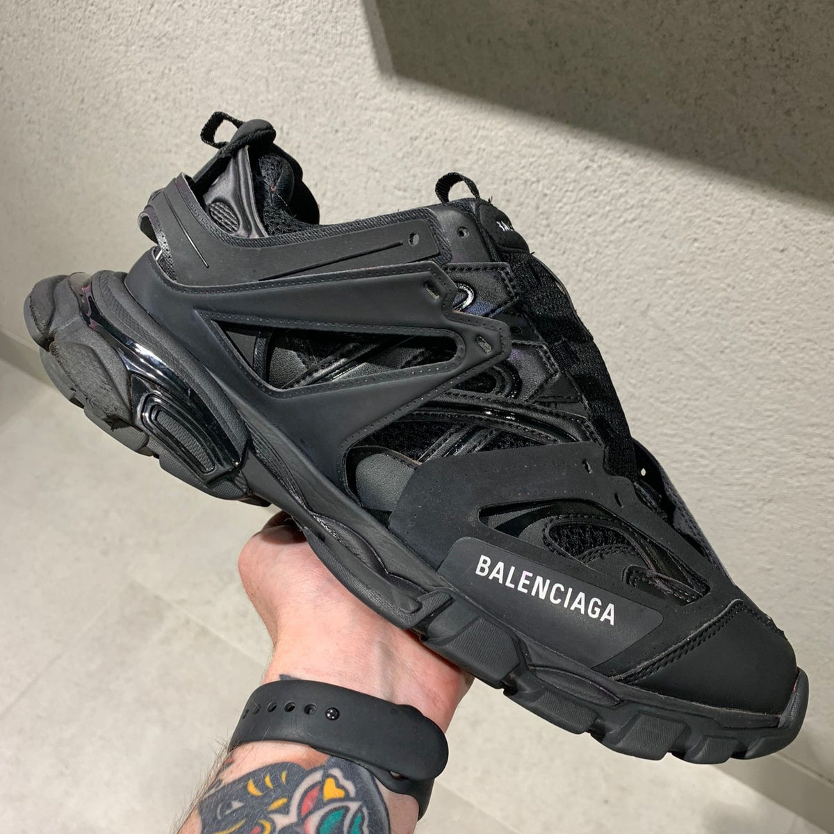 LUXURY SNEAKERS CLEANING SERVICE &lt;br&gt; WITH RETURN SHIPPING &lt;br&gt; PRICE - £55