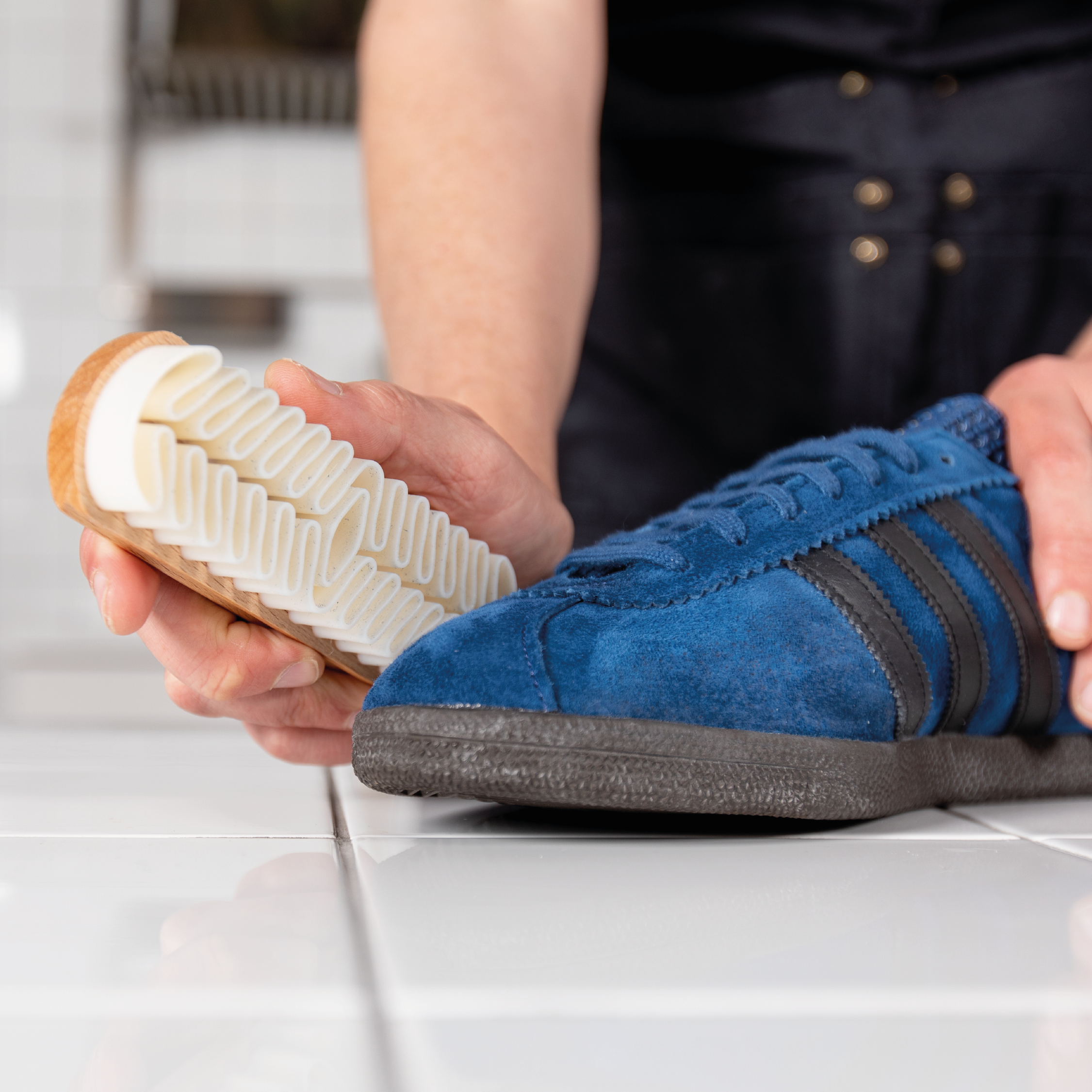 Rubber sales suede brush